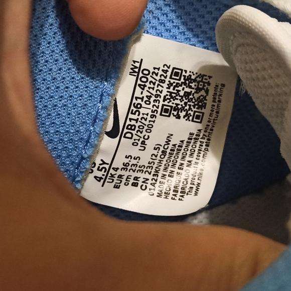 Nike Sneakers - Picture 5 of 6